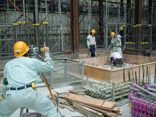 ベースレベル確認 トランス据付ベース設置作業